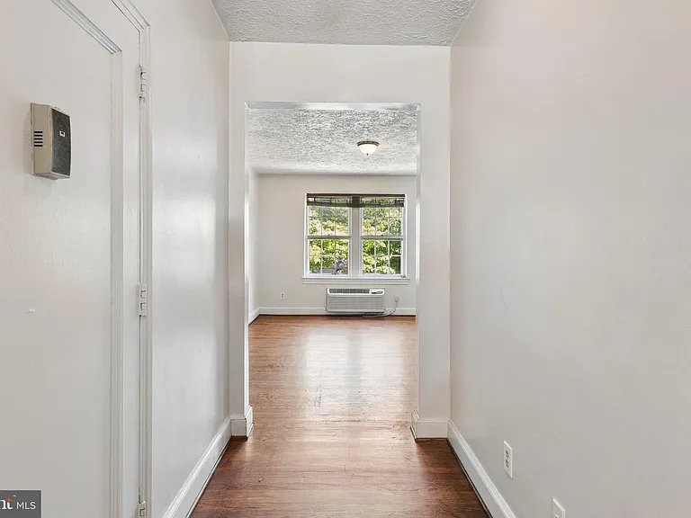 715 S Washington St #C11 — Photo 3