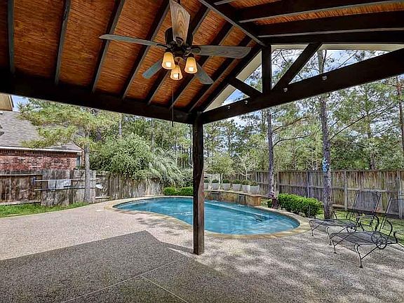 2nd image of 22 N Queenscliff Cir
