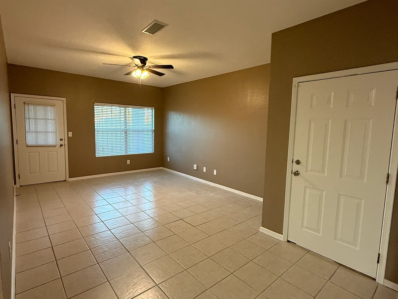 3 bed, $1,450 — Photo 1
