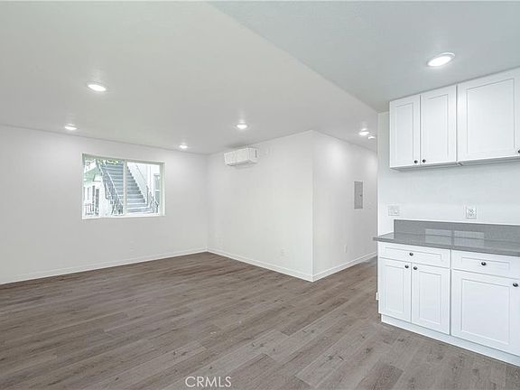 4th image of 250 E 79th St #1/2