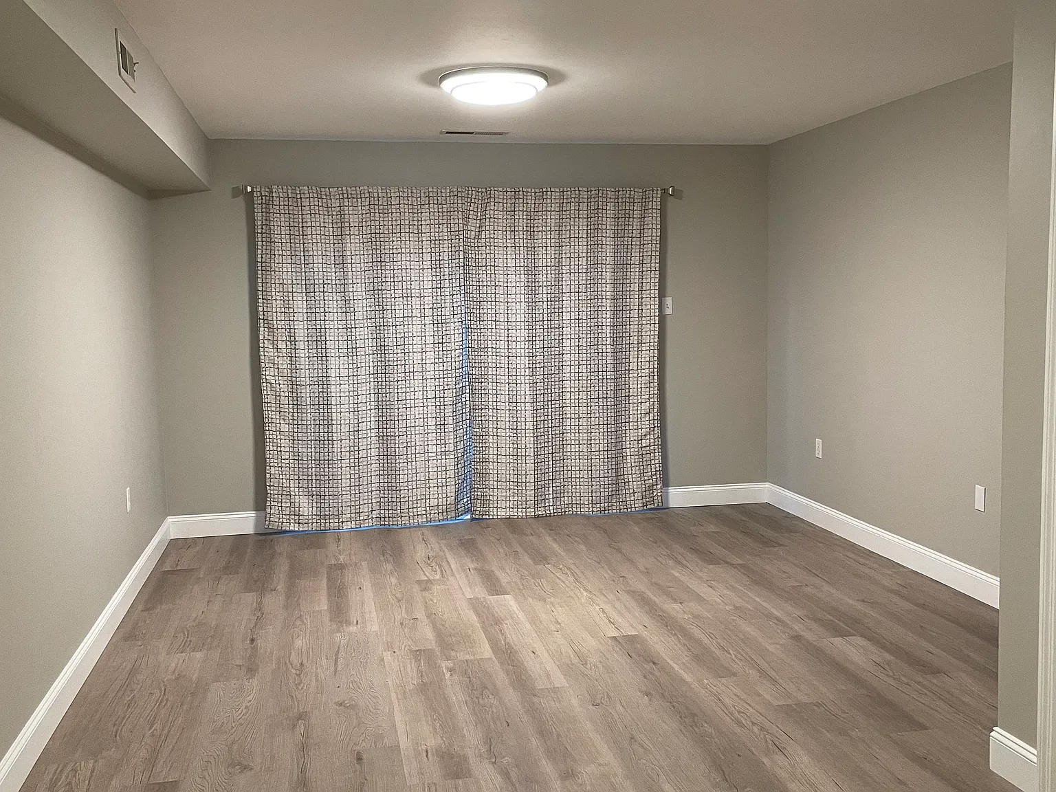 2 bed, 1.5 bath, 980 sqft, $1,275 — Photo 3