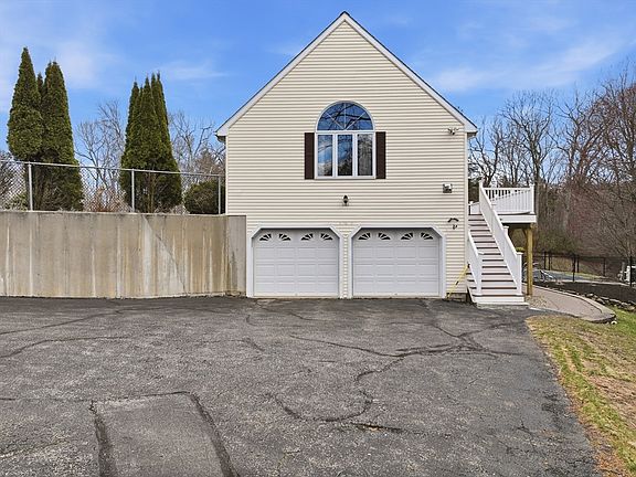 3rd image of 9 Knollwood Dr
