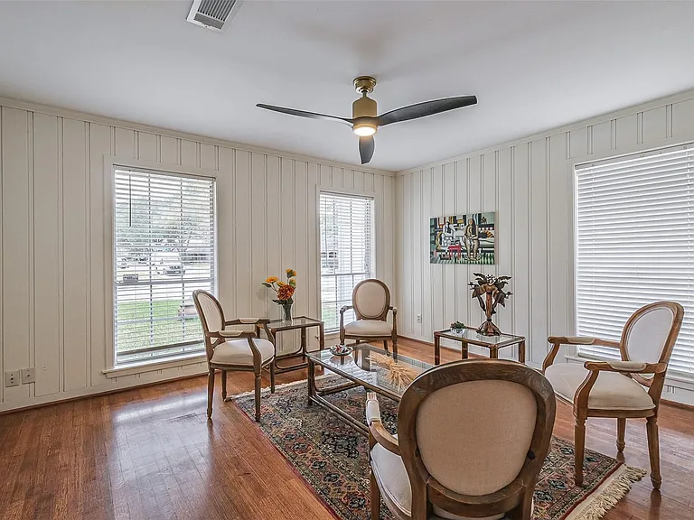 2601 Briarhurst Dr — Photo 8