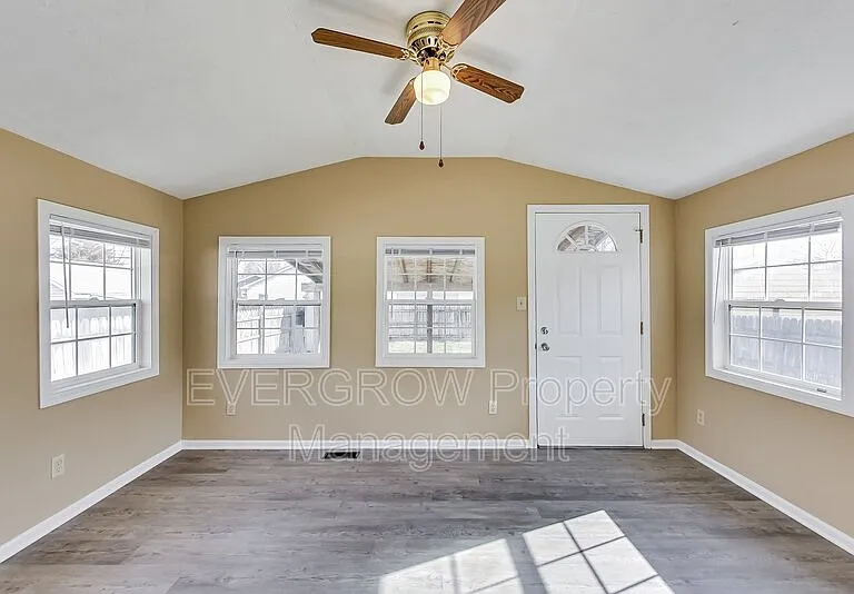 1417 N Denny St — Photo 9