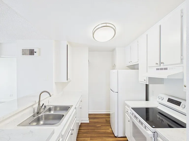 Available Apartment in North Park — Photo 14