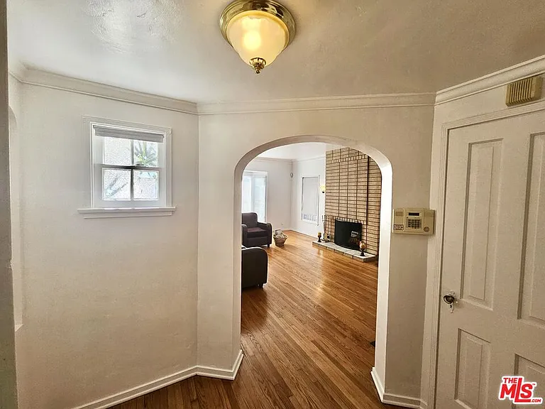 2211 W 78th Pl — Photo 8