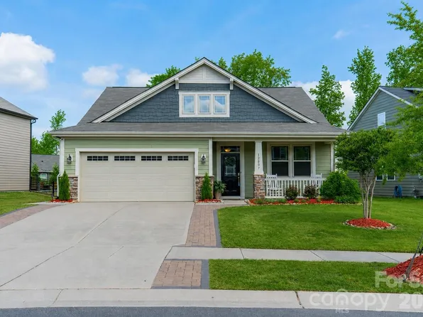 12807 Heath Grove Dr, Huntersville, NC 28078