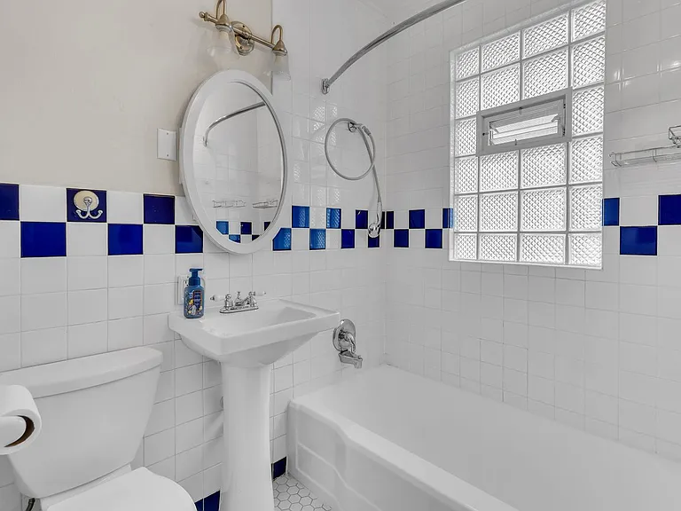 228 W Grove St #1 — Photo 13