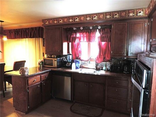 3rd image of 25367 Stonycroft Dr