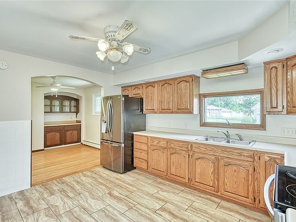 4th image of 200 Rosecroft Dr