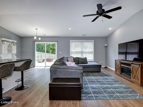 3rd image of 9004 Manslick Commons Dr