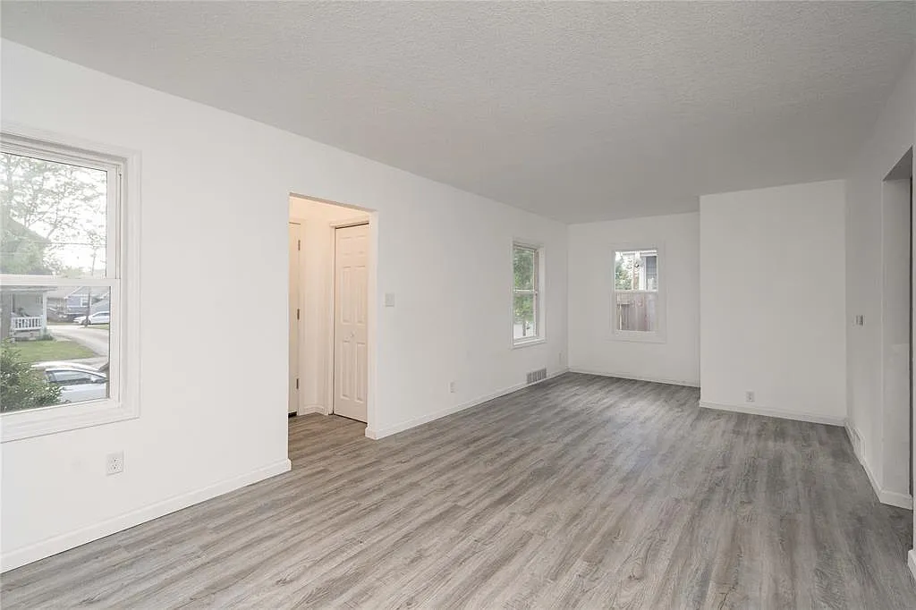 2 bed, 775 sqft, $1,300 — Photo 4
