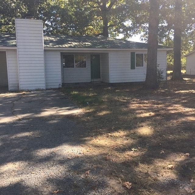 Nice 4 bedroom. 2 bath house with FP