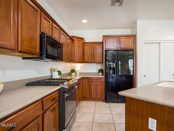 3rd image of 6076 S Meadow Breeze Dr
