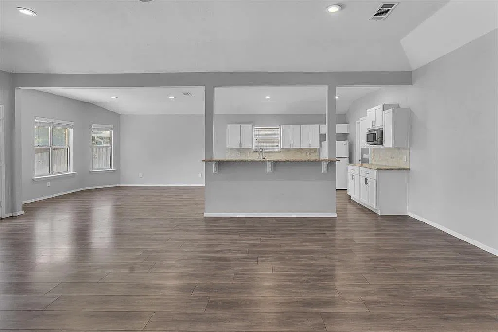 3 bed, 1834 sqft, $2,500 — Photo 4