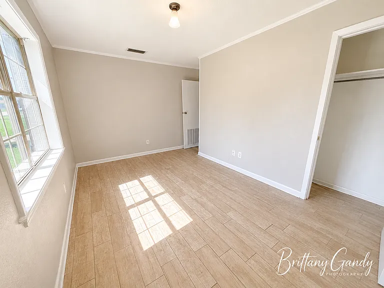 5309 Daffodil St — Photo 10