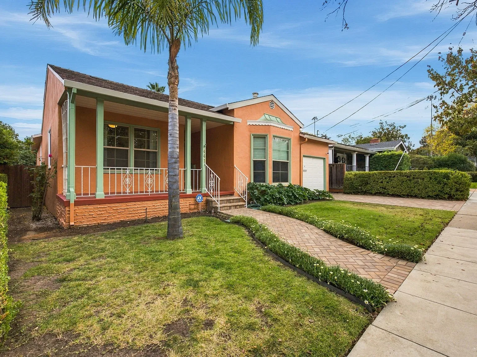 3 bed, 2000 sqft, $6,595 — Photo 2