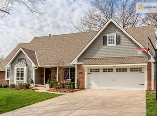 8404 Wenonga Rd, Leawood, KS 66206