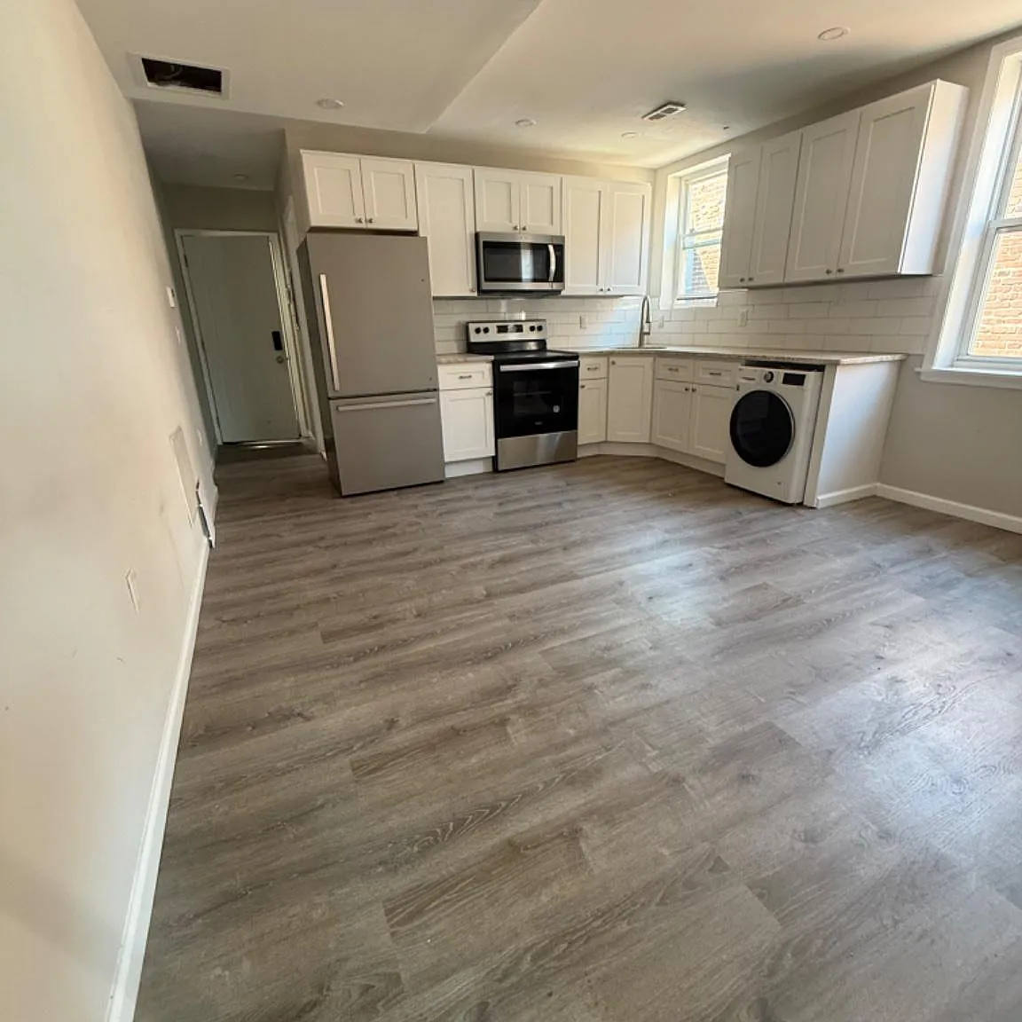 1 bed, 1.0 bath, 2684 sqft, $1,300 — Photo 2