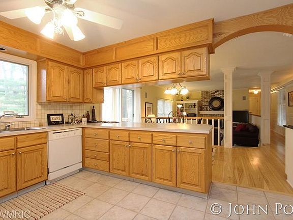 4th image of 2590 Woodsboro Ct NE