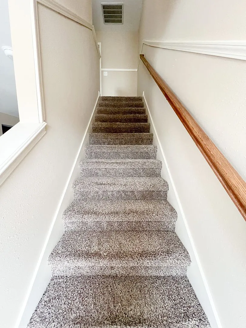 2 Bedroom 1.5 Bathroom Townhome — Photo 4