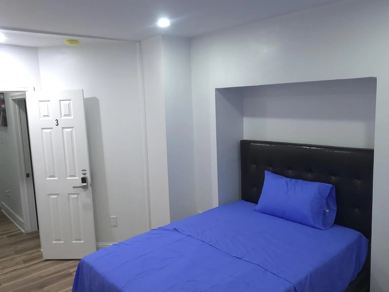 4 bed, 2.0 bath, 1000 sqft, $879 — Photo 1