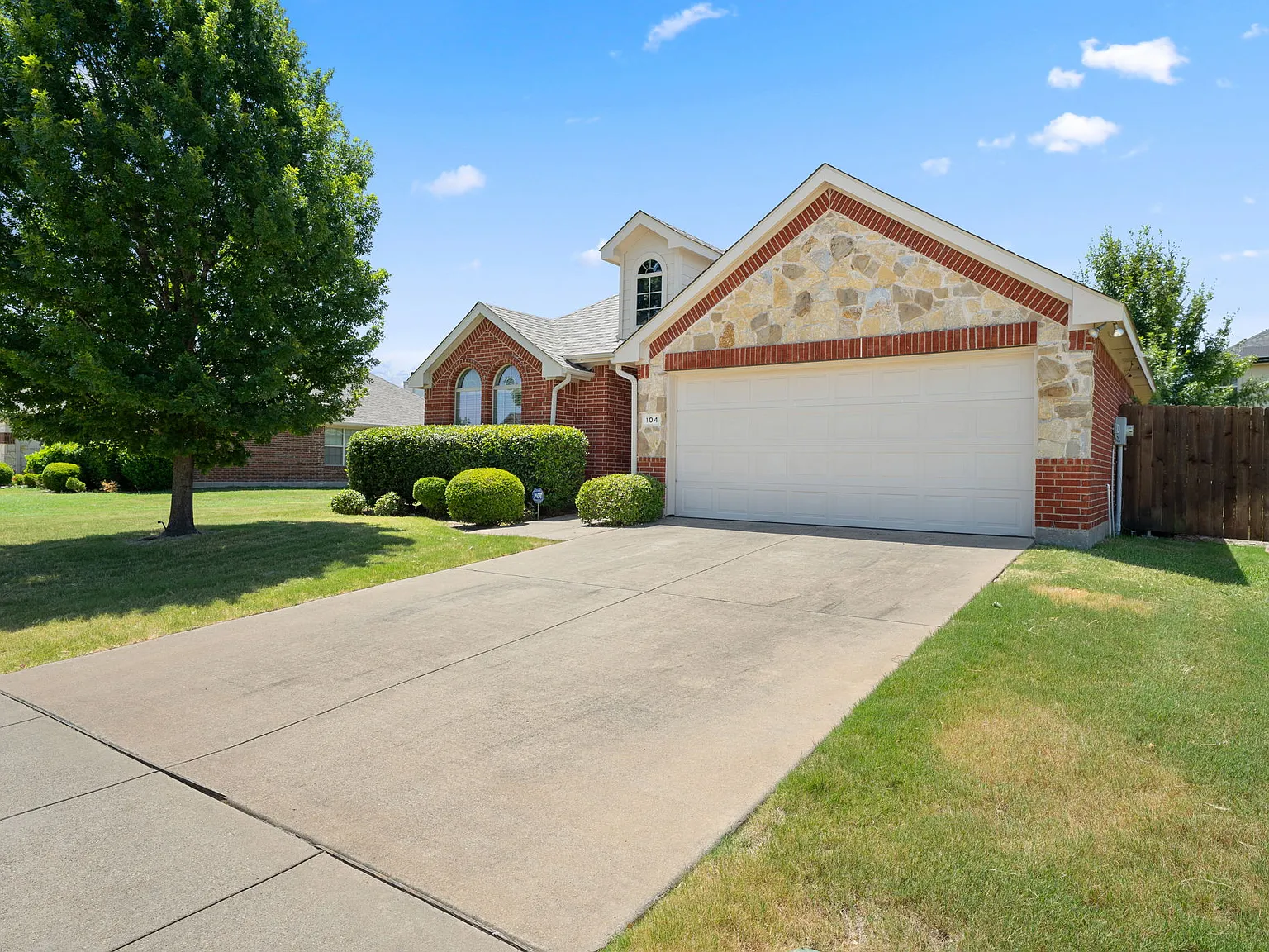 3 bed, 1842 sqft, $2,495 — Photo 2