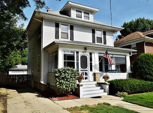 455 Oak Ave, Aurora, IL 60506