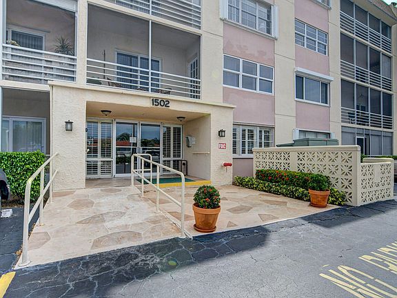 4th image of 1502 S Lakeside Dr APT 115