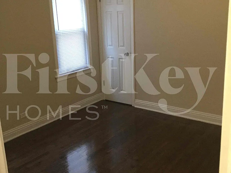 8044 S Maplewood Ave — Photo 8