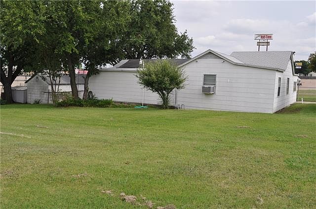 2nd image of 3037 Joyce Dr