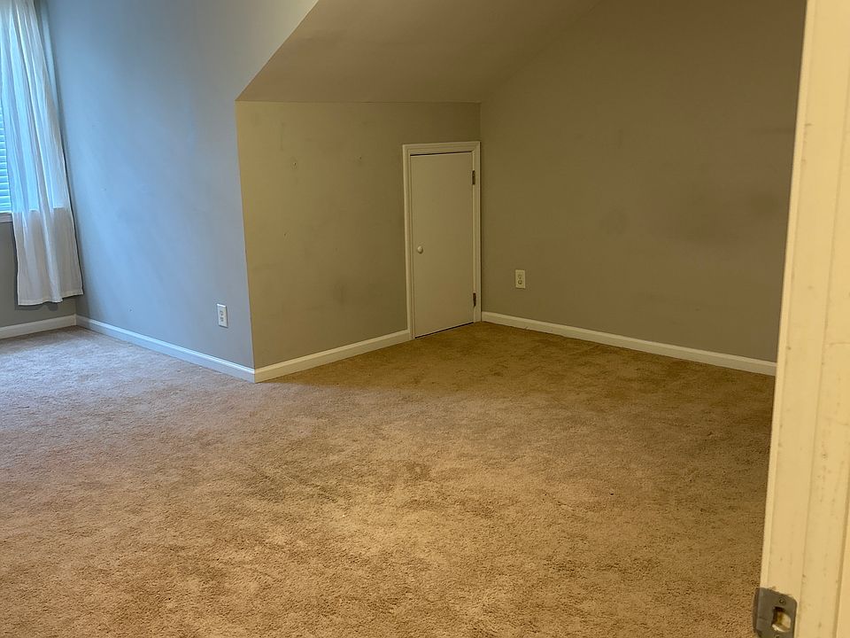 2nd image of 537 Elm Ave