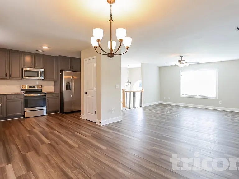 209 Hampton Oaks Cir — Photo 6