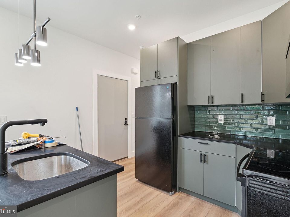 1st image of 156 W Cumberland St #1