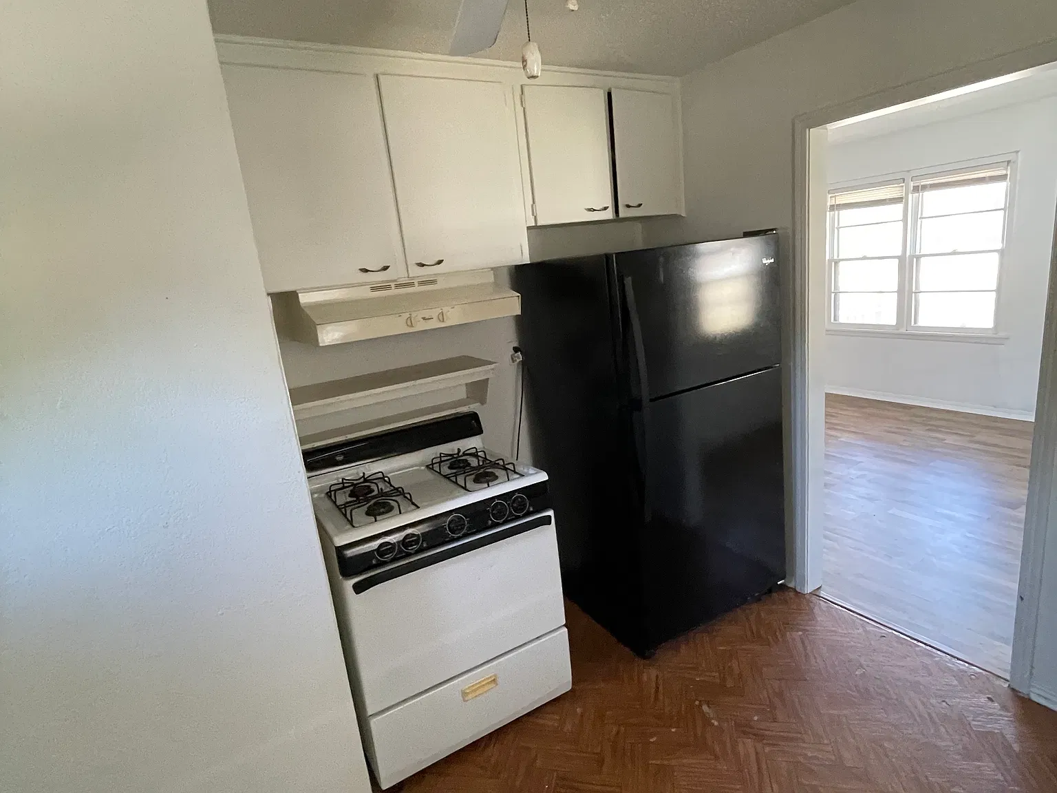 3 bed, 920 sqft, $1,050 — Photo 4
