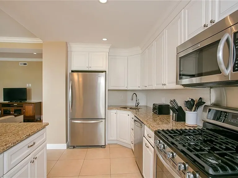 241 Ruggles Ave #B — Photo 9