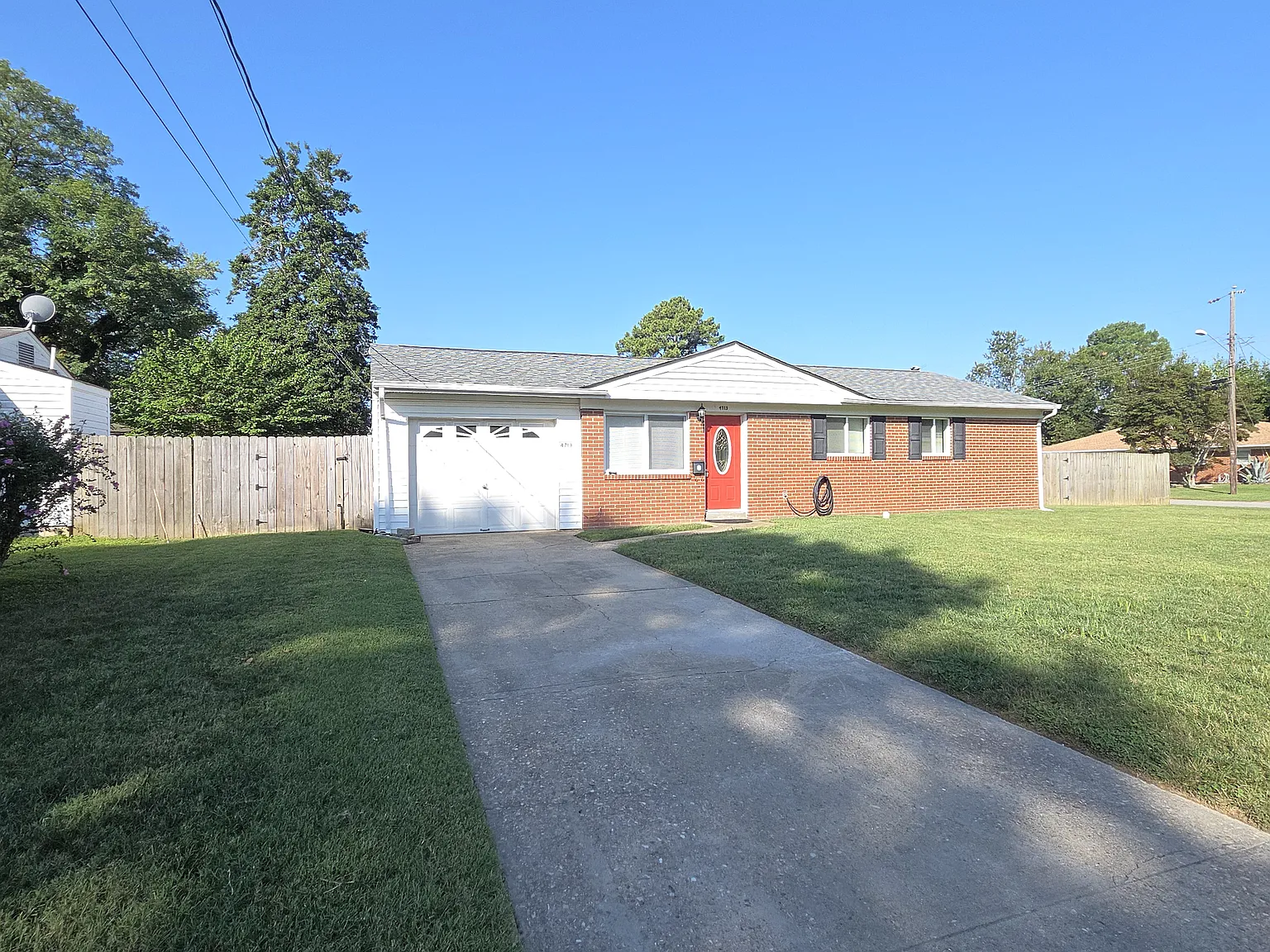 3 bed, 1000 sqft, $2,100 — Photo 1