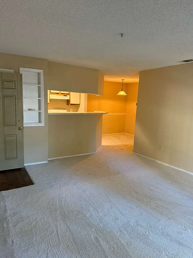 1 bed, 674 sqft, $1,330 — Photo 4