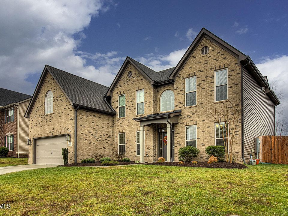 1st image of 929 Brookwood Ln