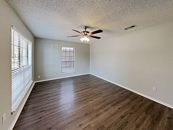 4th image of 6924 Bentley Ave