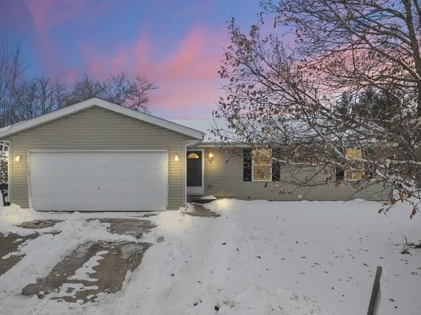 130 Rainbow Dr, Capron, IL 61012
