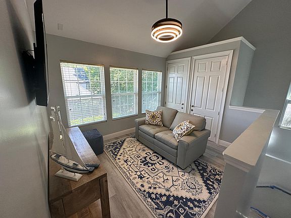 5th image of 1504 Hubbard Ct #1504B