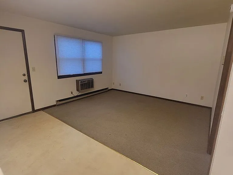 1038 Oxford Ave — Photo 6