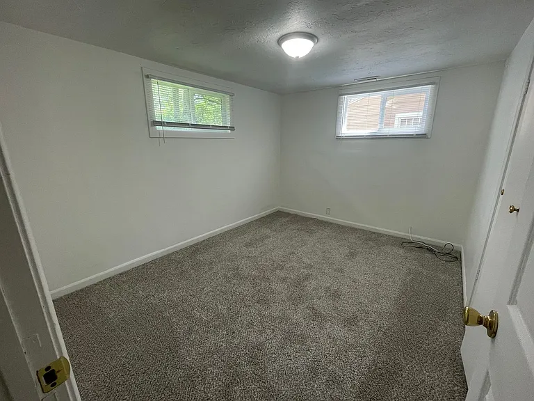 1704 S Lindell Dr — Photo 4