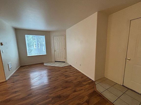 4th image of 2061 SW Canyon Dr #0