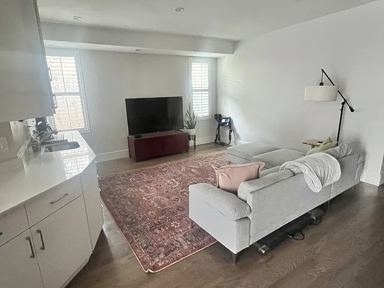 2214 Ames St — Photo 6