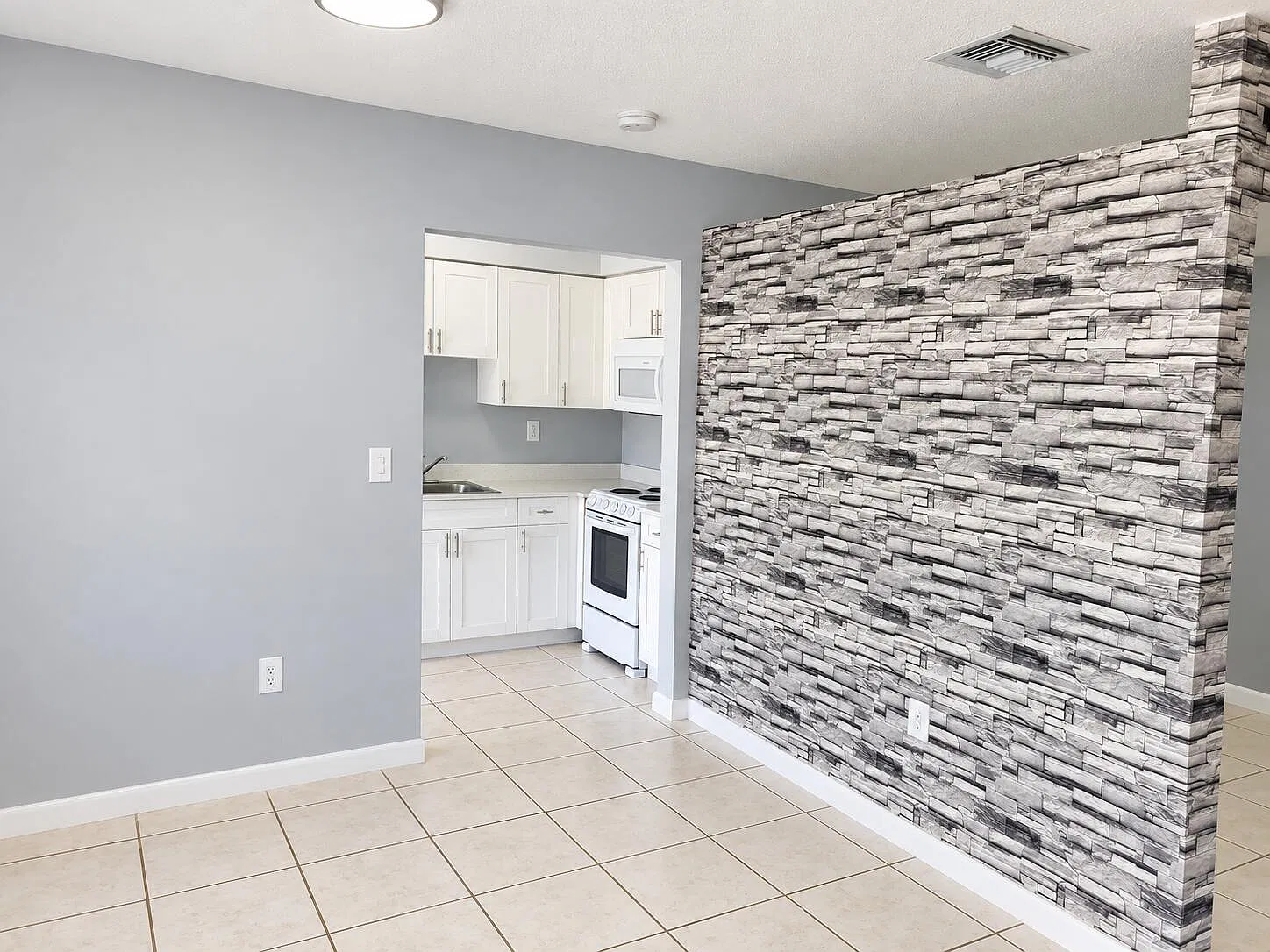 2 bed, 1.0 bath, 650 sqft, $2,000 — Photo 2
