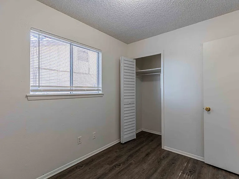 4910 Tennyson Dr — Photo 18