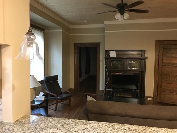 3rd image of 711 N Main St APT 3