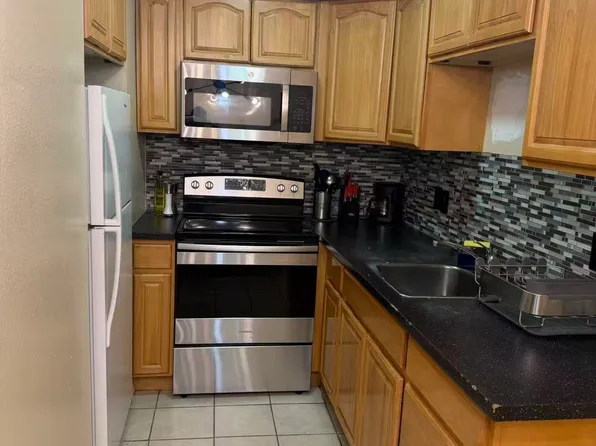 12037 Des Moines Memorial Dr S APT 5, Burien, WA 98168